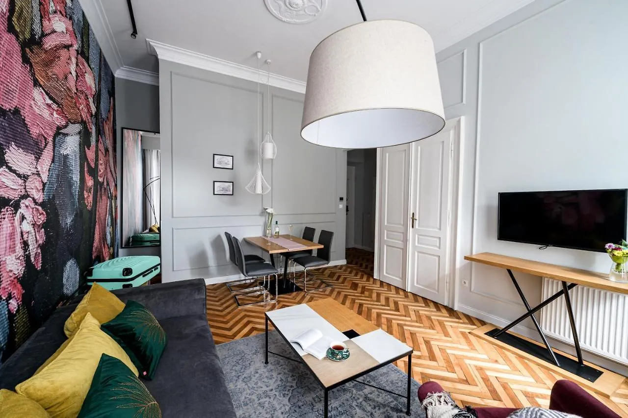 Arts Apartments - Krakow Old Town