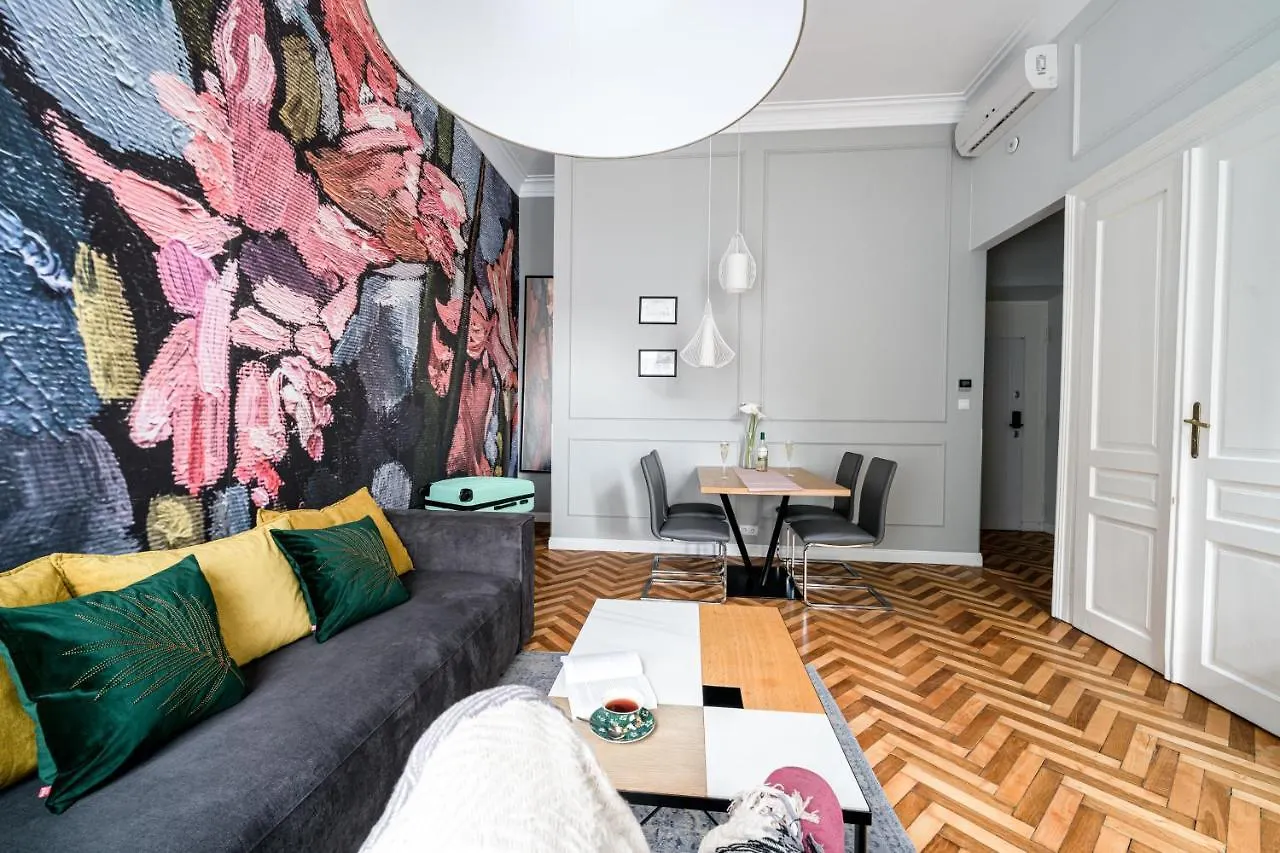 Arts Apartments - Krakow Old Town